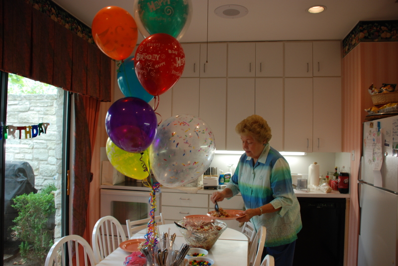 2008/07(July)/04(Gyn1cs)/800x600_2008-07-16 11-12-3-Mary-Rita-Birthday.JPG